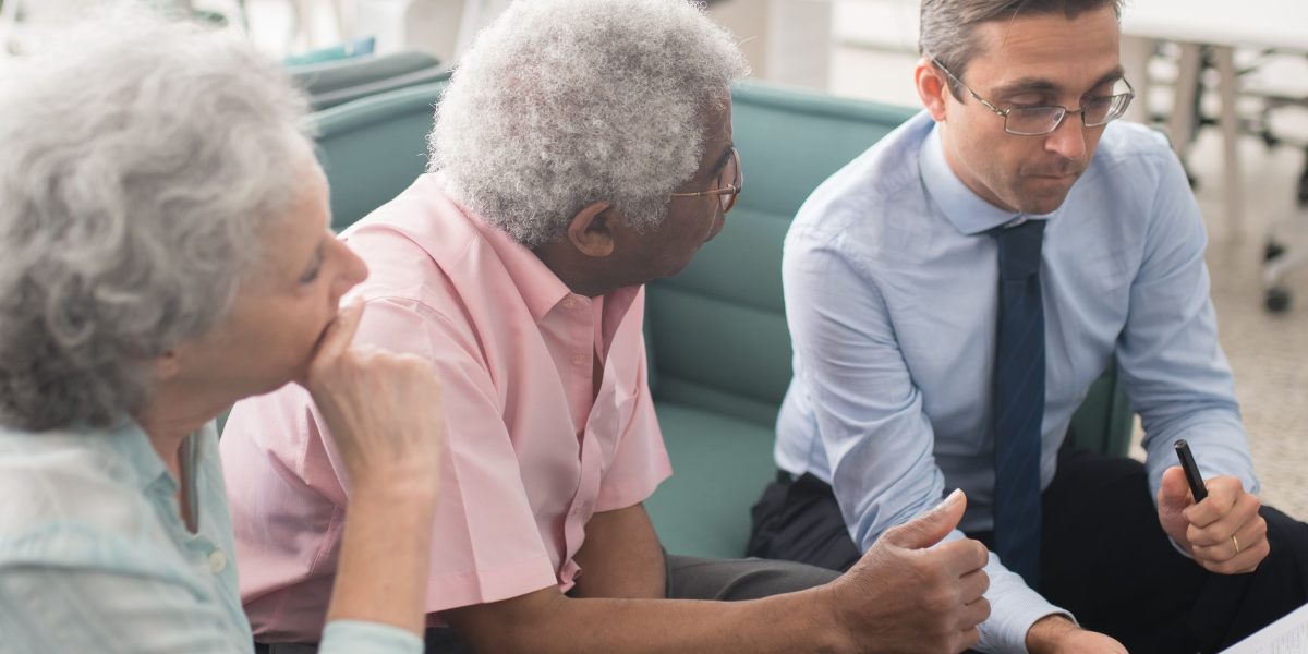 A client receives guidance from a trusted advisor, symbolizing confidence in navigating the complex Dubai property market.